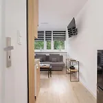 Piastow Comfy With Balcony & Office In By Renters كاتوفيتسه