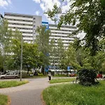 Piastow Comfy With Balcony & Office In By Renters شقة