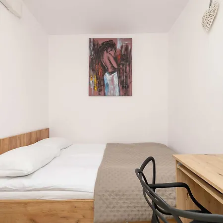 Piastow Comfy With Balcony & Office In By Renters Apartment