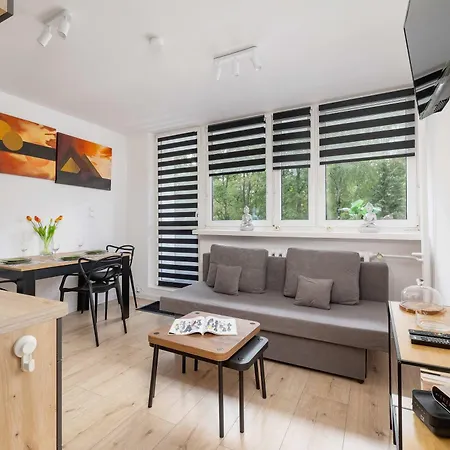 公寓 Piastow Comfy With Balcony & Office In By Renters *