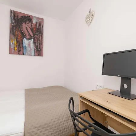 Piastow Comfy With Balcony & Office In By Renters * Kattowitz