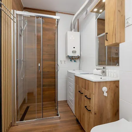 Piastow Comfy With Balcony & Office In By Renters Kattowitz