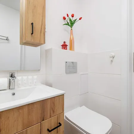 Piastow Comfy With Balcony & Office In By Renters Катовіце