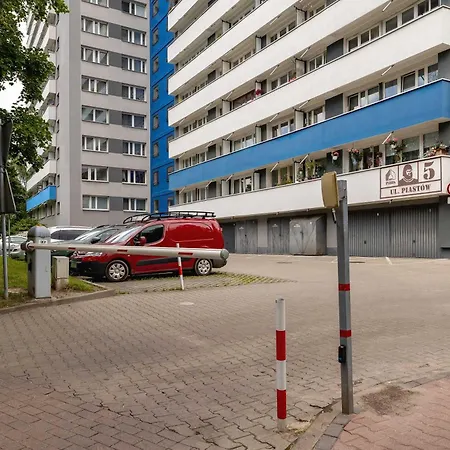Piastow Comfy With Balcony & Office In By Renters Apartment *