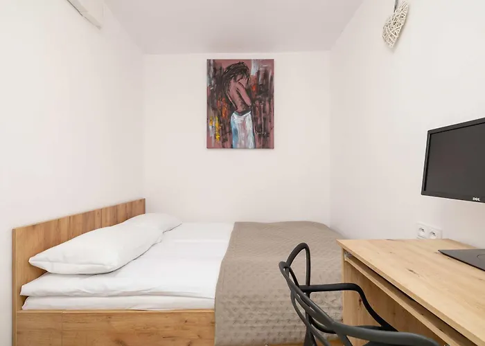 Piastow Comfy With Balcony & Office In By Renters 公寓