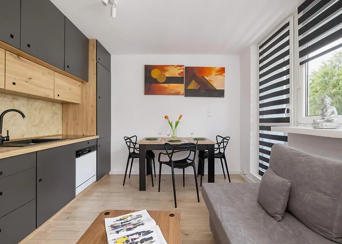 Piastow Comfy With Balcony & Office In By Renters Apartment *