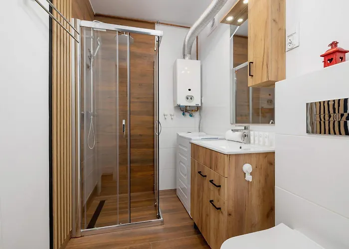 Piastow Comfy With Balcony & Office In By Renters 卡托维兹