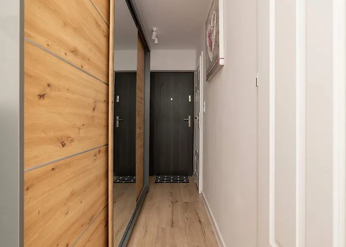 Apartment Piastow Comfy With Balcony & Office In By Renters Katowice